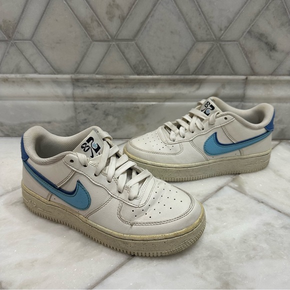 Size 3.5 Kids Nike Kids Air Force 1 Sneakers - Picture 1 of 9